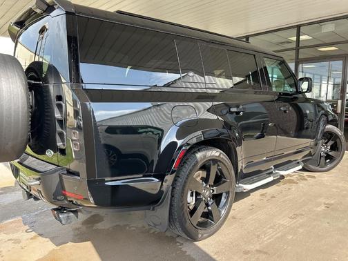 2023 Land Rover Defender X-Dynamic SE