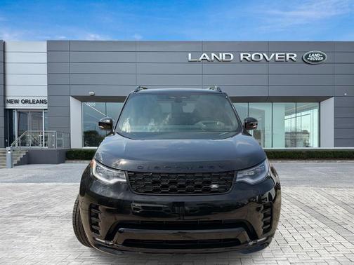 Santorini Black 2026 Land Rover Discovery Dynamic SE