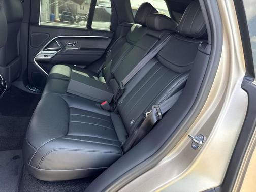 2025 Land Rover Range Rover P530 SE