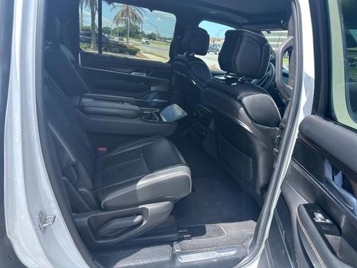 Bright White Clearcoat 2022 Jeep Grand Wagoneer Series II