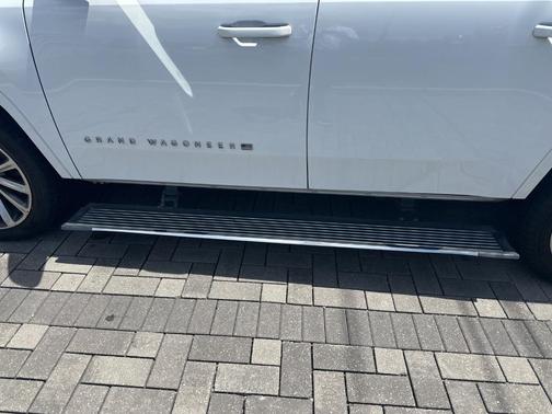 Bright White Clearcoat 2022 Jeep Grand Wagoneer Series II