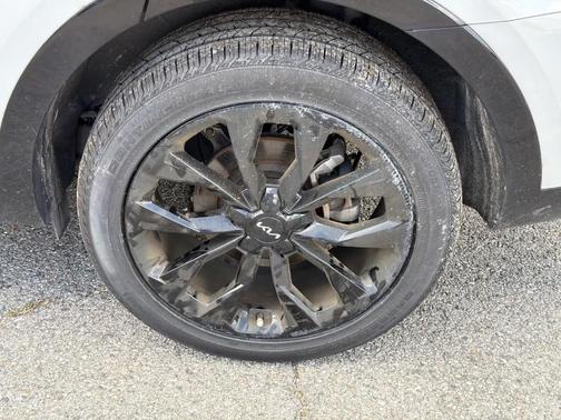 Wolf Gray 2023 Kia Sorento SX