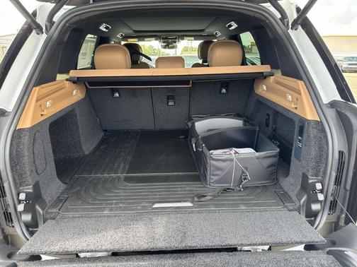 2025 Land Rover Range Rover P550e SE