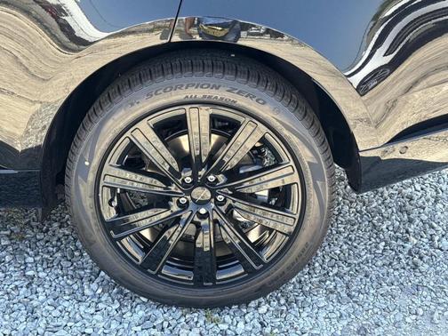 Santorini Black 2026 Land Rover Range Rover P400 SE