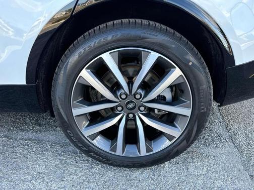2025 Land Rover Discovery P360 Dynamic SE