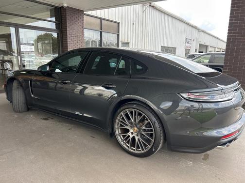 2023 Porsche Panamera Platinum Edition