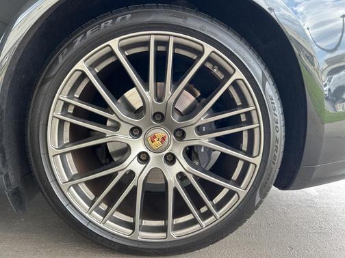 2023 Porsche Panamera Platinum Edition