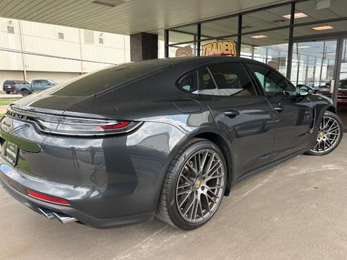 2023 Porsche Panamera Platinum Edition