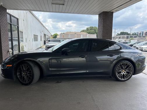 2023 Porsche Panamera Platinum Edition