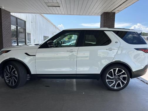 2024 Land Rover Discovery P300 S