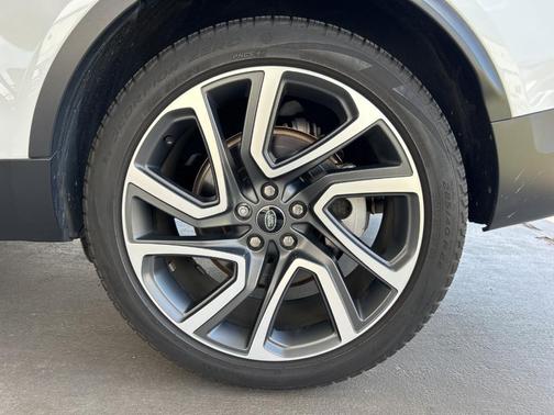 2024 Land Rover Discovery P300 S