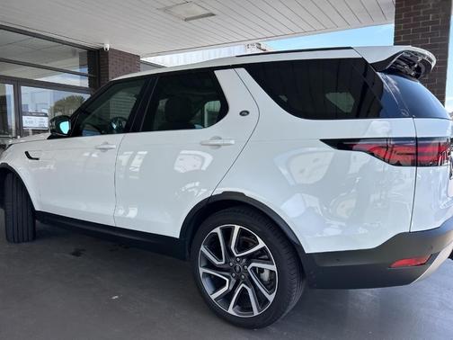 2024 Land Rover Discovery P300 S