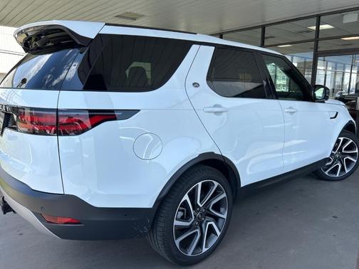 2024 Land Rover Discovery P300 S