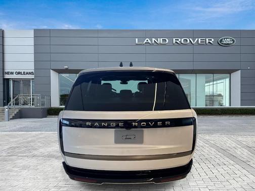 Ostuni Pearl White 2026 Land Rover Range Rover P550e SE