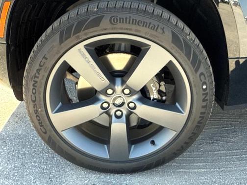 2025 Land Rover Defender P525 V8