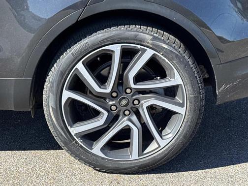 2024 Land Rover Discovery P300 S