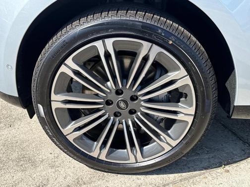 2025 Land Rover Range Rover P530 SE 7 Seat