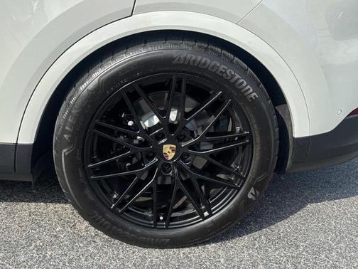 2024 Porsche Cayenne Base