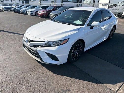 2020 Toyota Camry SE