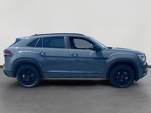 2025 Volkswagen Atlas Cross Sport 2.0T SEL R-Line Black