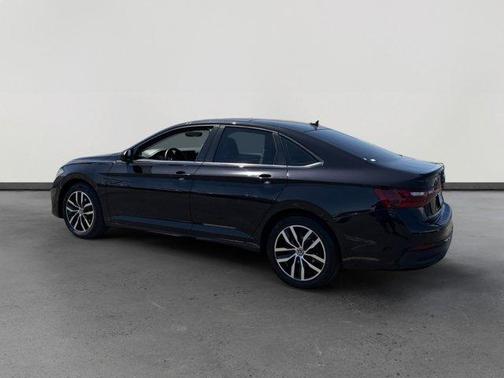 Deep Black Pearl Effect 2025 Volkswagen Jetta 1.5T SE