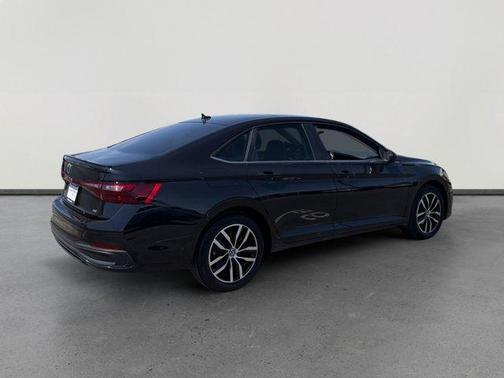 Deep Black Pearl Effect 2025 Volkswagen Jetta 1.5T SE