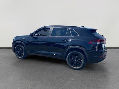 2025 Volkswagen Atlas Cross Sport 2.0T SEL R-Line Black