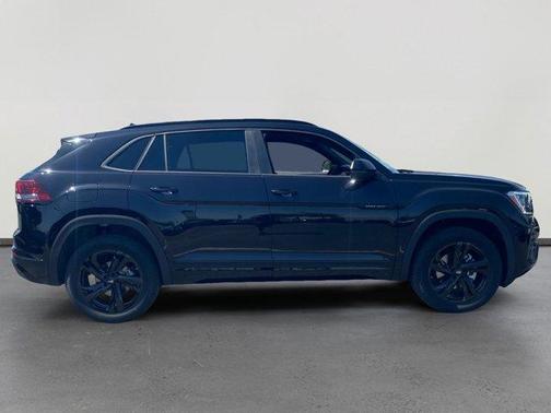 2025 Volkswagen Atlas Cross Sport 2.0T SEL R-Line Black