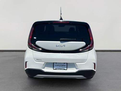 Snow White Pearl 2023 Kia Soul LX