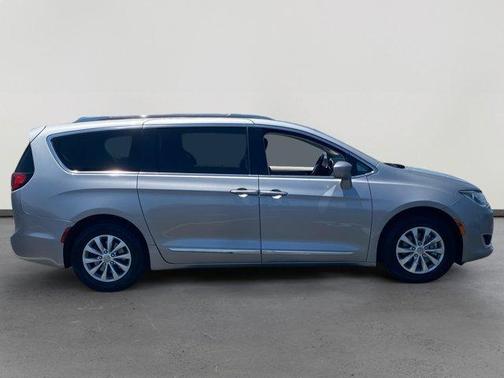2018 Chrysler Pacifica Touring-L