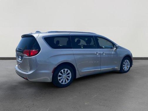 2018 Chrysler Pacifica Touring-L