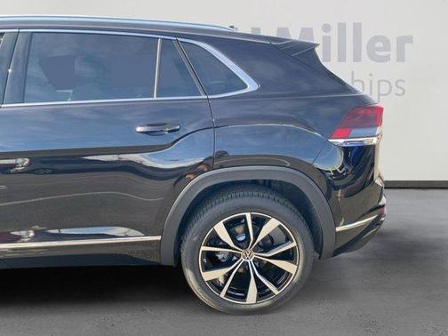 2025 Volkswagen Atlas Cross Sport 2.0T SEL Premium R-Line