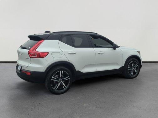 2021 Volvo XC40 T5 R-Design
