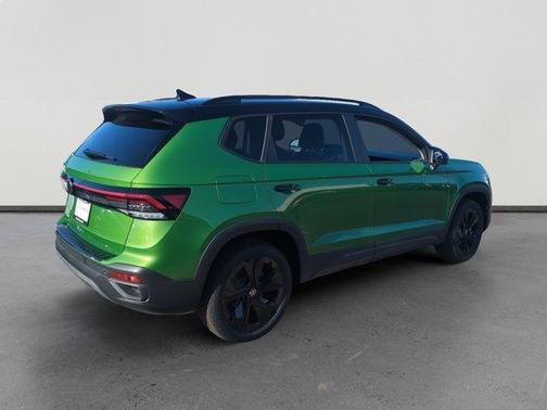 2026 Volkswagen Taos 1.5T SE Black