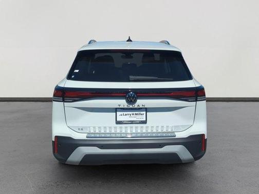 2025 Volkswagen Tiguan 2.0T SE