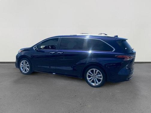2022 Toyota Sienna Platinum 7 Passenger