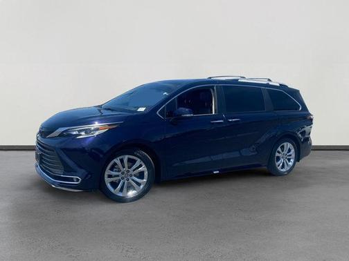 2022 Toyota Sienna Platinum 7 Passenger