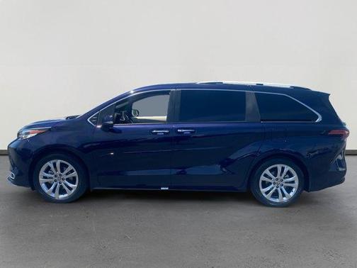 2022 Toyota Sienna Platinum 7 Passenger