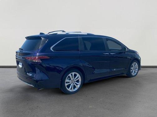 2022 Toyota Sienna Platinum 7 Passenger