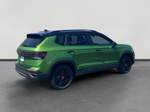 2025 Volkswagen Taos 1.5T SE Black