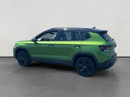 2025 Volkswagen Taos 1.5T SE Black