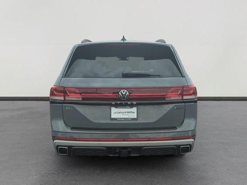 2024 Volkswagen Atlas 2.0T Peak Edition SEL