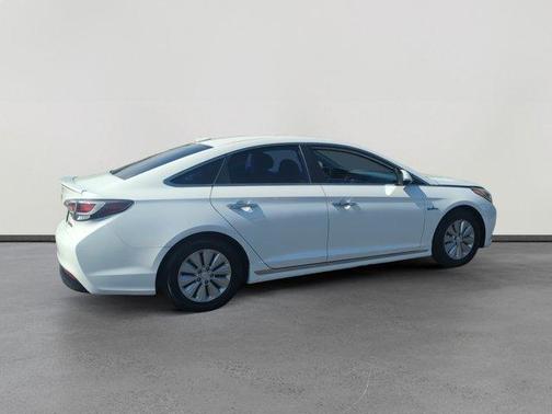 2017 Hyundai SONATA Hybrid SE
