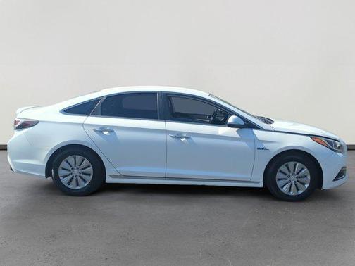 2017 Hyundai SONATA Hybrid SE