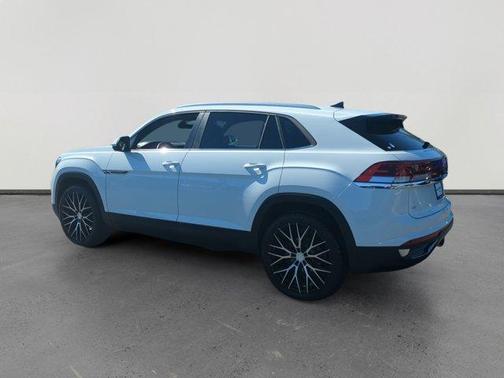 2025 Volkswagen Atlas Cross Sport 2.0T SE w/Technology