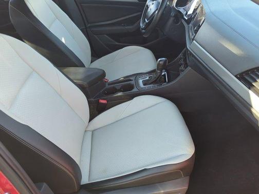 2019 Volkswagen Jetta 1.4T R-Line