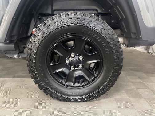 Photo 5 of 26 of 2020 Jeep Gladiator Mojave