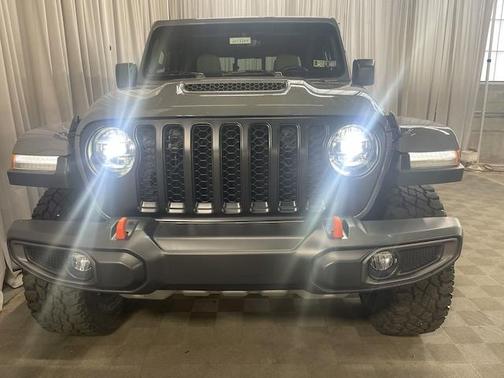 Photo 2 of 26 of 2020 Jeep Gladiator Mojave