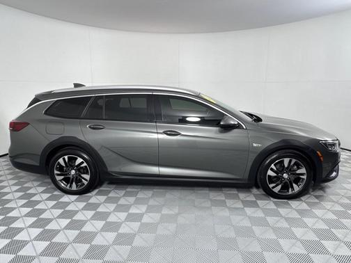 2018 Buick Regal TourX Essence