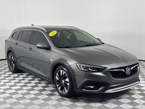 2018 Buick Regal TourX Essence